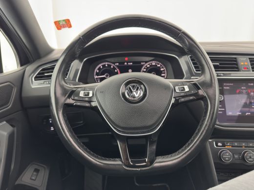 Volkswagen Tiguan Allspace 1.5 TSI R-line Highline Business (7-Pers.) (INCL-BTW) Aut * PANO | NAVI-FULLMAP | XENON | ALCANTA... ActivLease financial lease