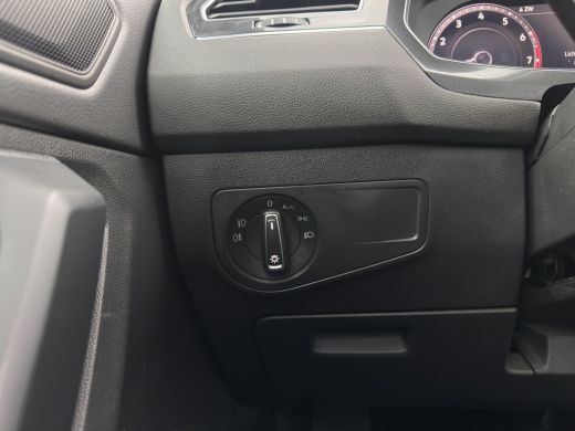 Volkswagen Tiguan Allspace 1.5 TSI R-line Highline Business (7-Pers.) (INCL-BTW) Aut * PANO | NAVI-FULLMAP | XENON | ALCANTA... ActivLease financial lease
