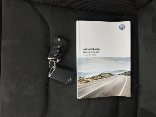 Volkswagen Tiguan Allspace 1.5 TSI R-line Highline Business (7-Pers.) (INCL-BTW) Aut * PANO | NAVI-FULLMAP | XENON | ALCANTA... ActivLease financial lease