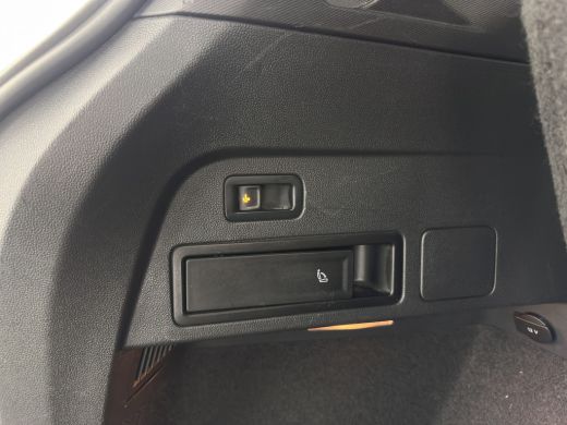 Volkswagen Tiguan Allspace 1.5 TSI R-line Highline Business (7-Pers.) (INCL-BTW) Aut * PANO | NAVI-FULLMAP | XENON | ALCANTA... ActivLease financial lease