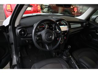 Mini One One / Essential / LED / Navigatie / Airconditioning / Cruise Control