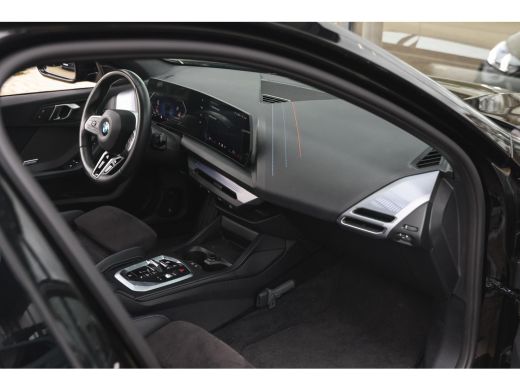 BMW 1 Serie 120 M Sport Automaat / Sportstoelen / Achteruitrijcamera / M Adaptief onderstel / Comfort Access ... ActivLease financial lease