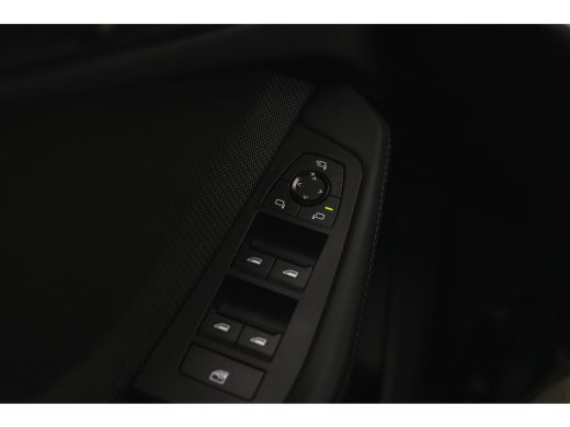 BMW 1 Serie 120 M Sport Automaat / Sportstoelen / Achteruitrijcamera / M Adaptief onderstel / Comfort Access ... ActivLease financial lease