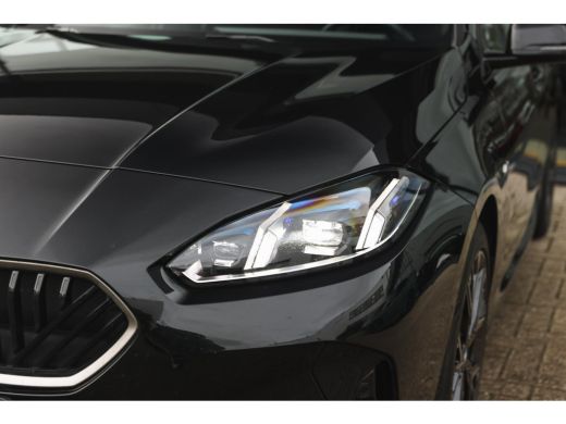 BMW 1 Serie 120 M Sport Automaat / Sportstoelen / Achteruitrijcamera / M Adaptief onderstel / Comfort Access ... ActivLease financial lease