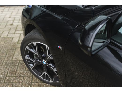 BMW 1 Serie 120 M Sport Automaat / Sportstoelen / Achteruitrijcamera / M Adaptief onderstel / Comfort Access ... ActivLease financial lease