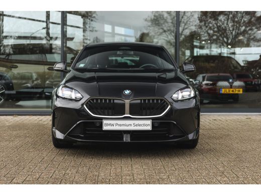 BMW 1 Serie 120 M Sport Automaat / Sportstoelen / Achteruitrijcamera / M Adaptief onderstel / Comfort Access ... ActivLease financial lease