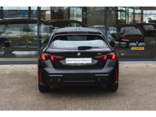 BMW 1 Serie 120 M Sport Automaat / Sportstoelen / Achteruitrijcamera / M Adaptief onderstel / Comfort Access ... ActivLease financial lease