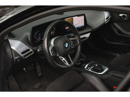 BMW 1 Serie 120 M Sport Automaat / Sportstoelen / Achteruitrijcamera / M Adaptief onderstel / Comfort Access ... ActivLease financial lease