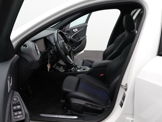 BMW 1 Serie M-Sport 118i Introduction Edition | Achteruitrijcamera | Airco (automatisch) | Armsteun voor ActivLease financial lease