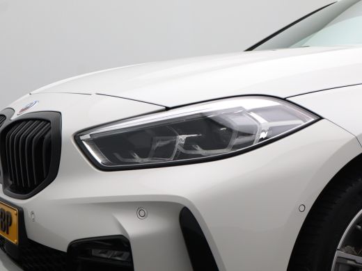 BMW 1 Serie M-Sport 118i Introduction Edition | Achteruitrijcamera | Airco (automatisch) | Armsteun voor ActivLease financial lease