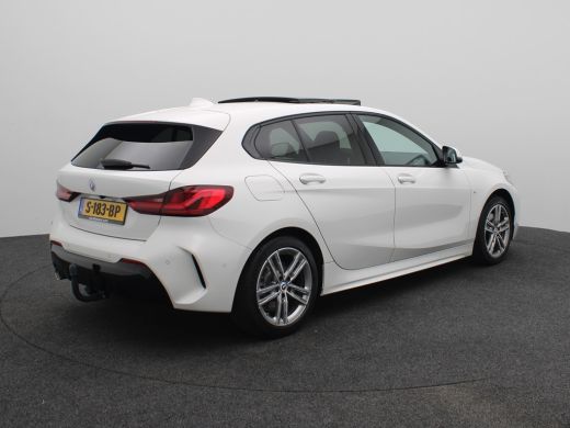 BMW 1 Serie M-Sport 118i Introduction Edition | Achteruitrijcamera | Airco (automatisch) | Armsteun voor ActivLease financial lease
