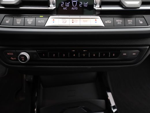 BMW 1 Serie M-Sport 118i Introduction Edition | Achteruitrijcamera | Airco (automatisch) | Armsteun voor ActivLease financial lease