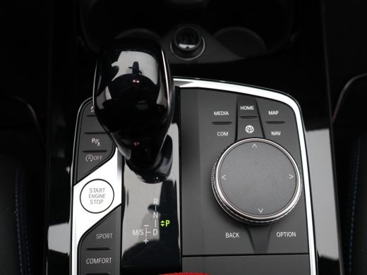 BMW 1 Serie M-Sport 118i Introduction Edition | Achteruitrijcamera | Airco (automatisch) | Armsteun voor ActivLease financial lease