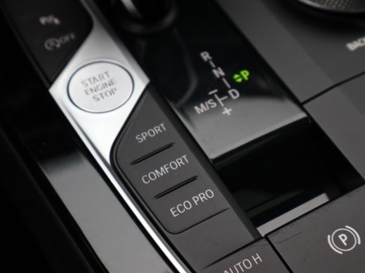 BMW 1 Serie M-Sport 118i Introduction Edition | Achteruitrijcamera | Airco (automatisch) | Armsteun voor ActivLease financial lease