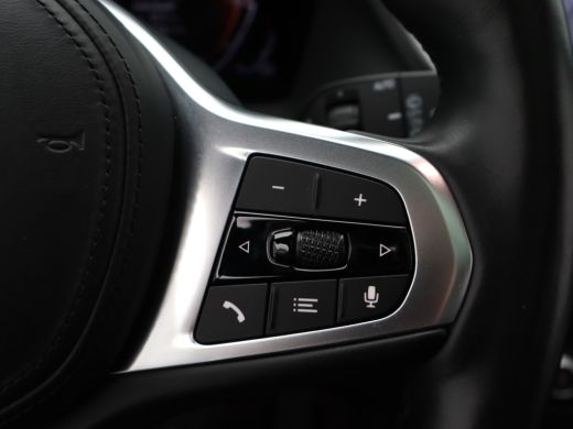 BMW 1 Serie M-Sport 118i Introduction Edition | Achteruitrijcamera | Airco (automatisch) | Armsteun voor ActivLease financial lease