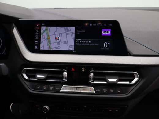 BMW 1 Serie M-Sport 118i Introduction Edition | Achteruitrijcamera | Airco (automatisch) | Armsteun voor ActivLease financial lease