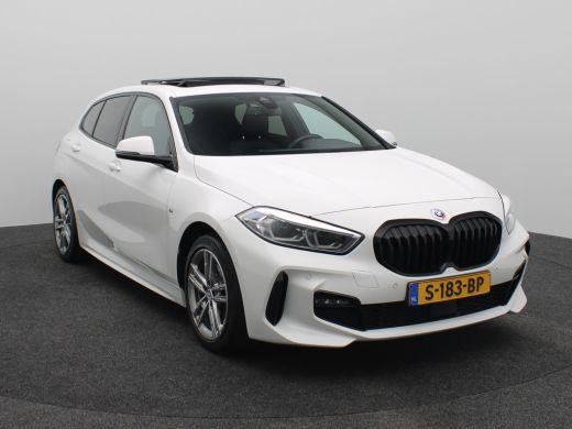 BMW 1 Serie M-Sport 118i Introduction Edition | Achteruitrijcamera | Airco (automatisch) | Armsteun voor ActivLease financial lease