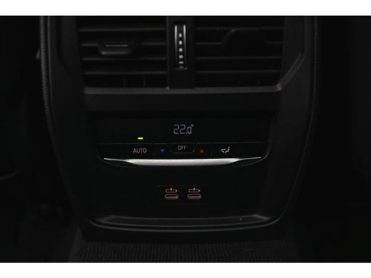 BMW 3 Serie Touring 320i M Sport Automaat / Panoramadak / Trekhaak / Sportstoelen / M Sportonderstel / Achter... ActivLease financial lease