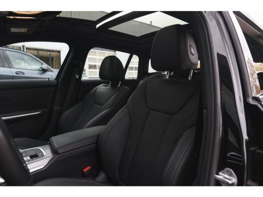 BMW 3 Serie Touring 320i M Sport Automaat / Panoramadak / Trekhaak / Sportstoelen / M Sportonderstel / Achter... ActivLease financial lease