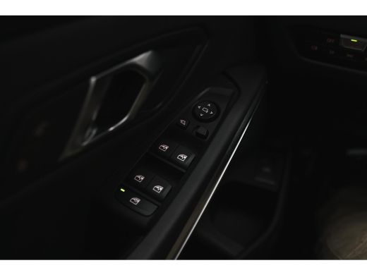 BMW 3 Serie Touring 320i M Sport Automaat / Panoramadak / Trekhaak / Sportstoelen / M Sportonderstel / Achter... ActivLease financial lease