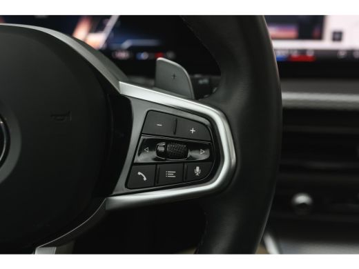 BMW 3 Serie Touring 320i M Sport Automaat / Panoramadak / Trekhaak / Sportstoelen / M Sportonderstel / Achter... ActivLease financial lease