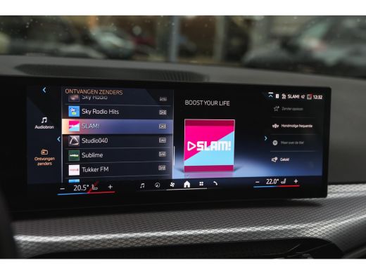 BMW 3 Serie Touring 320i M Sport Automaat / Panoramadak / Trekhaak / Sportstoelen / M Sportonderstel / Achter... ActivLease financial lease