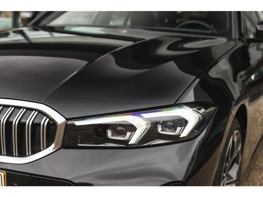 BMW 3 Serie Touring 320i M Sport Automaat / Panoramadak / Trekhaak / Sportstoelen / M Sportonderstel / Achter... ActivLease financial lease