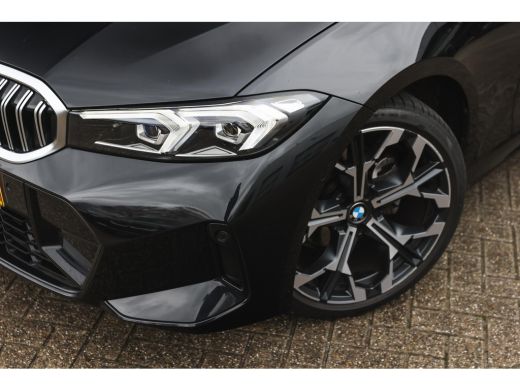 BMW 3 Serie Touring 320i M Sport Automaat / Panoramadak / Trekhaak / Sportstoelen / M Sportonderstel / Achter... ActivLease financial lease