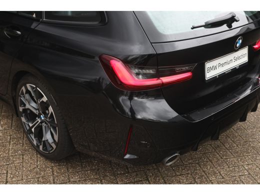 BMW 3 Serie Touring 320i M Sport Automaat / Panoramadak / Trekhaak / Sportstoelen / M Sportonderstel / Achter... ActivLease financial lease