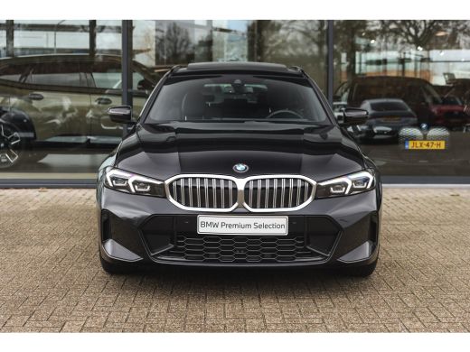 BMW 3 Serie Touring 320i M Sport Automaat / Panoramadak / Trekhaak / Sportstoelen / M Sportonderstel / Achter... ActivLease financial lease
