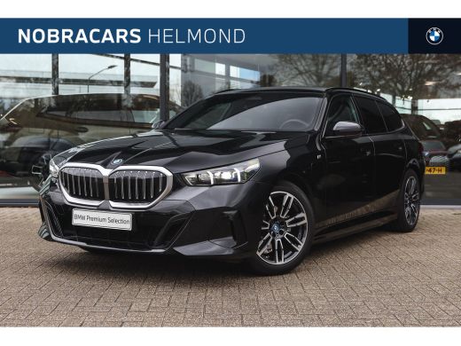 BMW 5 Serie Touring 530e M Sport Automaat / Panoramadak / Trekhaak / Achteruitrijcamera / M Sportonderstel / ...