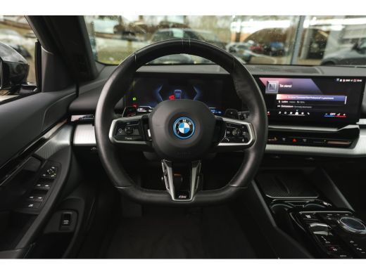 BMW 5 Serie Touring 530e M Sport Automaat / Panoramadak / Trekhaak / Achteruitrijcamera / M Sportonderstel / ... ActivLease financial lease