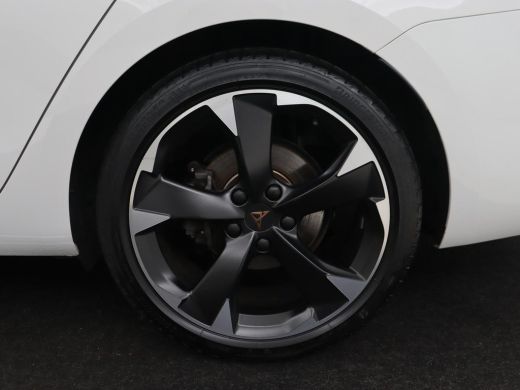 CUPRA Leon 1.4 eHybrid | Stoelverwarming | Carplay | Camera | Navigatie | Sfeerverlichting | Stuurverwarming... ActivLease financial lease