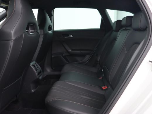 CUPRA Leon 1.4 eHybrid | Stoelverwarming | Carplay | Camera | Navigatie | Sfeerverlichting | Stuurverwarming... ActivLease financial lease