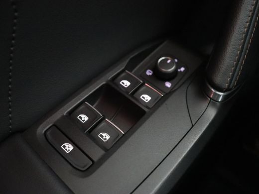 CUPRA Leon 1.4 eHybrid | Stoelverwarming | Carplay | Camera | Navigatie | Sfeerverlichting | Stuurverwarming... ActivLease financial lease