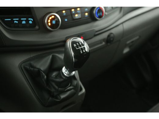 Ford Transit Custom 300 2.0 TDCI L2H1 | DC | Airco | Cruise | Carplay | Trekh. | Navi | Parkeersens. ActivLease financial lease