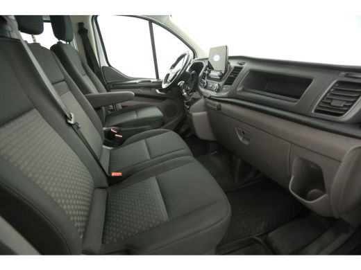Ford Transit Custom 300 2.0 TDCI L2H1 | DC | Airco | Cruise | Carplay | Trekh. | Navi | Parkeersens. ActivLease financial lease