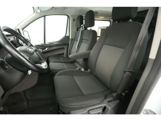 Ford Transit Custom 300 2.0 TDCI L2H1 | DC | Airco | Cruise | Carplay | Trekh. | Navi | Parkeersens. ActivLease financial lease