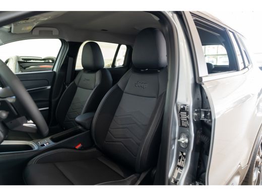 Jeep Avenger 1.2 e-Hybrid Summit | Navigatie | Camera | Keyless | El. Achterklep | Stoelverwarming | Climate C... ActivLease financial lease