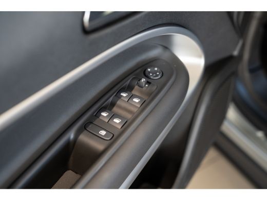 Jeep Avenger 1.2 e-Hybrid Summit | Navigatie | Camera | Keyless | El. Achterklep | Stoelverwarming | Climate C... ActivLease financial lease