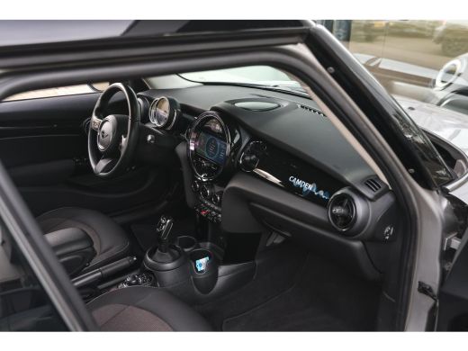 Mini Cooper Classic Automaat / LED / Airconditioning / Cruise Control / PDC / Navigatie ActivLease financial lease