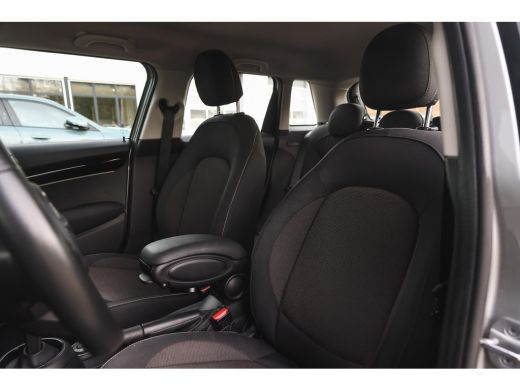 Mini Cooper Classic Automaat / LED / Airconditioning / Cruise Control / PDC / Navigatie ActivLease financial lease