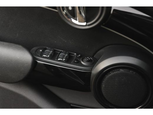 Mini Cooper Classic Automaat / LED / Airconditioning / Cruise Control / PDC / Navigatie ActivLease financial lease