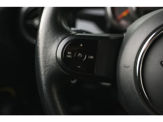 Mini Cooper Classic Automaat / LED / Airconditioning / Cruise Control / PDC / Navigatie ActivLease financial lease