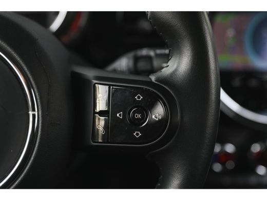 Mini Cooper Classic Automaat / LED / Airconditioning / Cruise Control / PDC / Navigatie ActivLease financial lease