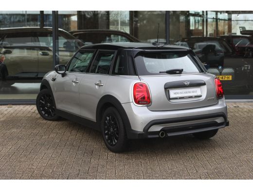 Mini Cooper Classic Automaat / LED / Airconditioning / Cruise Control / PDC / Navigatie ActivLease financial lease