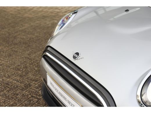 Mini Cooper Classic Automaat / LED / Airconditioning / Cruise Control / PDC / Navigatie ActivLease financial lease