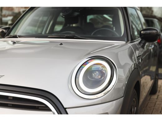 Mini Cooper Classic Automaat / LED / Airconditioning / Cruise Control / PDC / Navigatie ActivLease financial lease