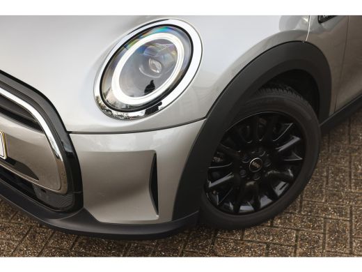Mini Cooper Classic Automaat / LED / Airconditioning / Cruise Control / PDC / Navigatie ActivLease financial lease