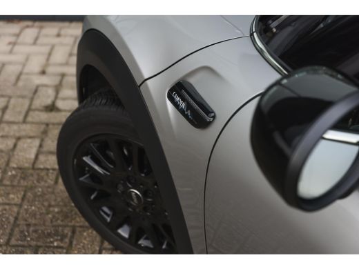 Mini Cooper Classic Automaat / LED / Airconditioning / Cruise Control / PDC / Navigatie ActivLease financial lease